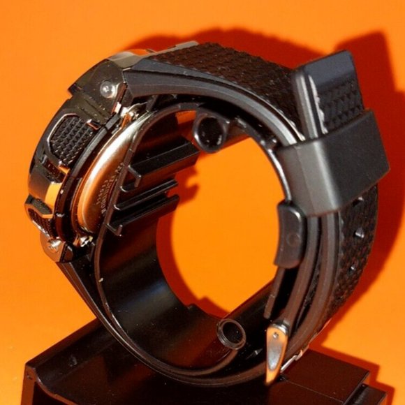 Casio G-SHOCK GM110-1A Stainless Steel Black Rubber Strap. - Picture 3 of 6